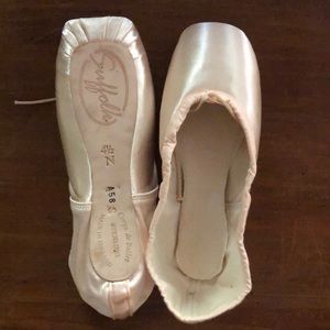 Suffolk Sterling Pointe Shoes